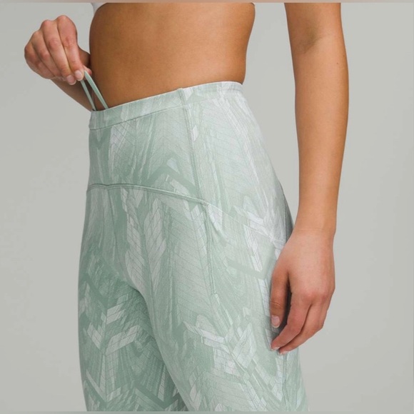 Lululemon Swift Speed HR Crop21" Reverberate Chevron Jacquard Silver Blue size 8 - Picture 5 of 11